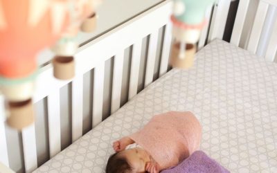 What is a lifestyle newborn photography compared to a posed newborn photography?